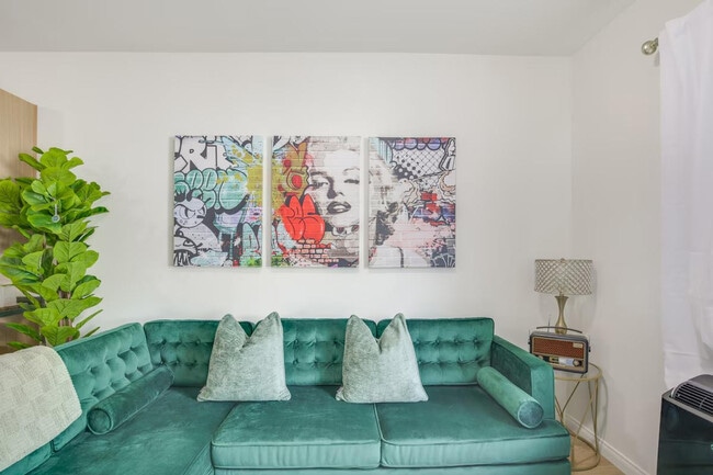 Photo - 2658-72 Broadway-SI ID1307919P Unit SI ID1307919P