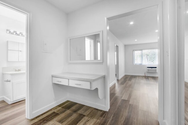 Photo - Country Club Apartments