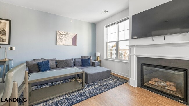 Building Photo - 909 Mansion Dr Unit 750-407