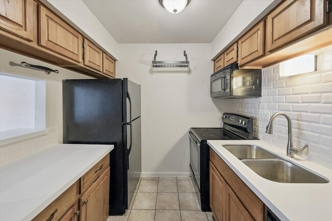 Photo - 1860 White Oak Dr Unit 384