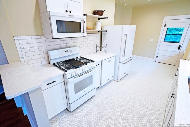 Photo - 412 E Myrtle St