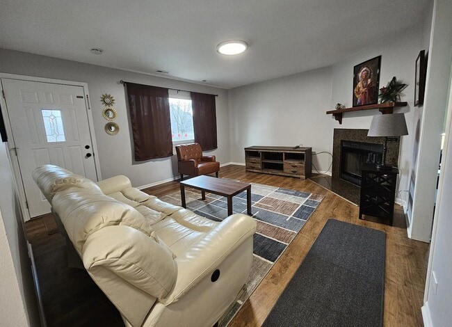 Living - 30W637 Whispering Winds Dr