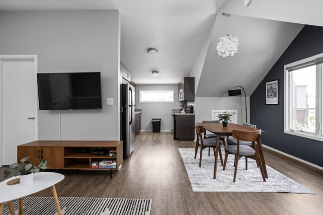 Photo - 1125 E 10th St Unit ID1303781P