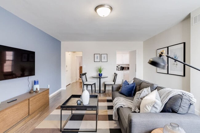 Building Photo - 105 W 39th St Unit FL12-ID1061318P