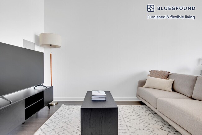 Photo - 730 W Couch Pl Unit FL13-ID636