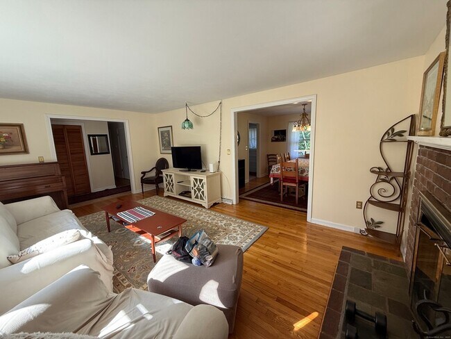 Photo - 475 Saw Mill Rd