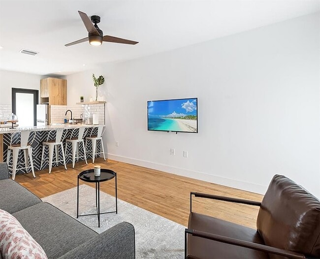 Photo - 740 SW 9th St Unit 1