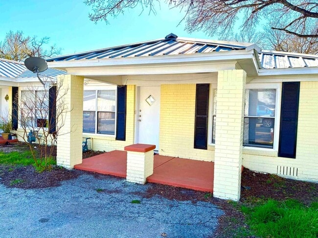 Photo - 800 Vanderveer