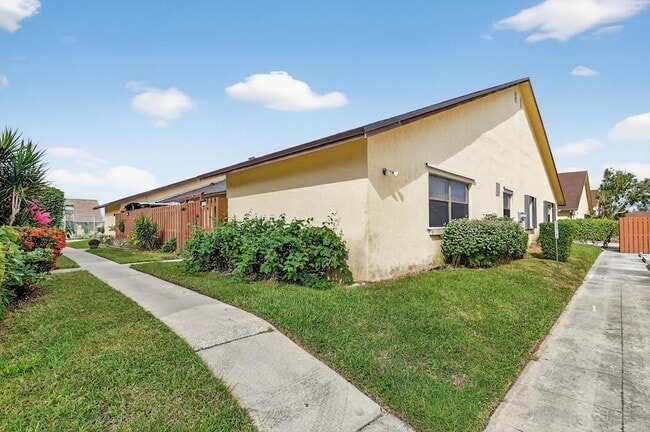 Building Photo - 484 Springdale Cir