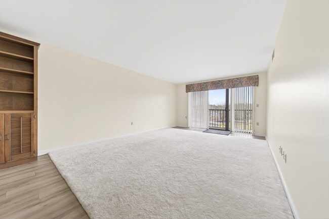 Building Photo - 200 Sanders Ferry Rd Unit 2308