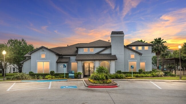 Building Photo - Rosemary