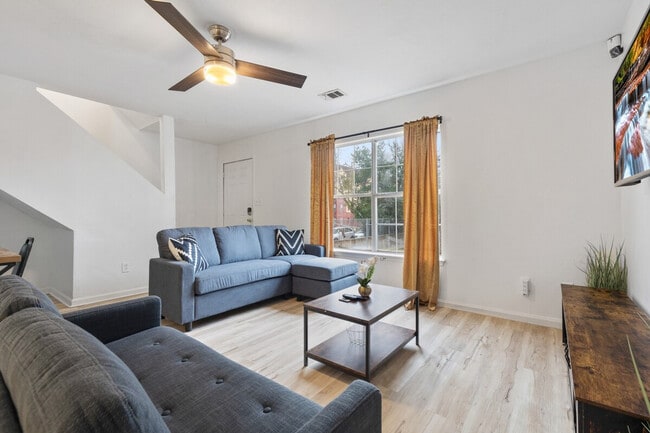 Photo - 1308 W Brevard St Unit ID1319915P