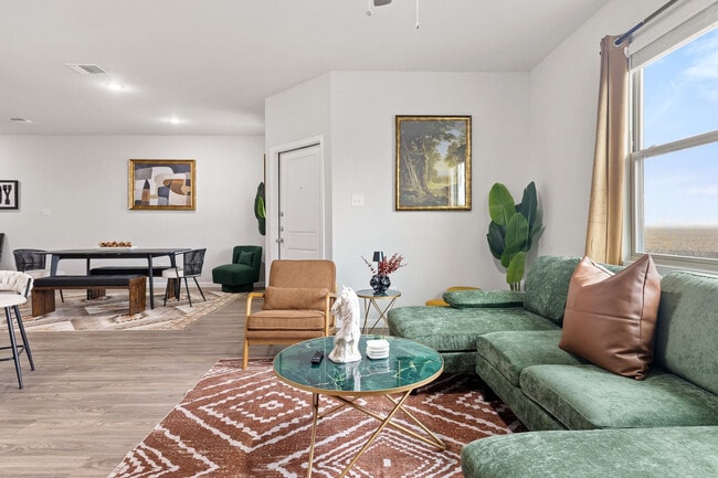 Photo - 101B Emilie Wy Unit SI FL1-ID1526892P