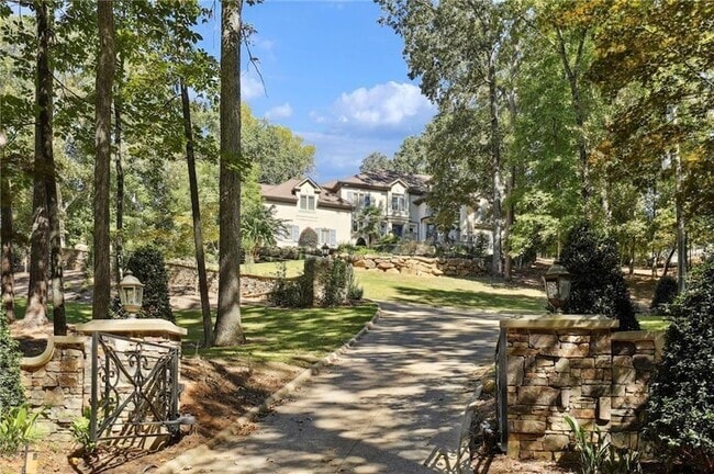 Building Photo - 1965 W Wesley Rd NW