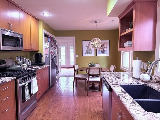 Photo - 218 E Maple St