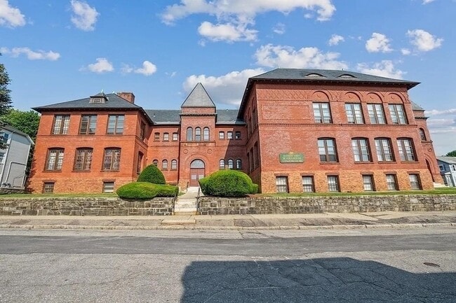 Building Photo - 31 Elizabeth St Unit G-7