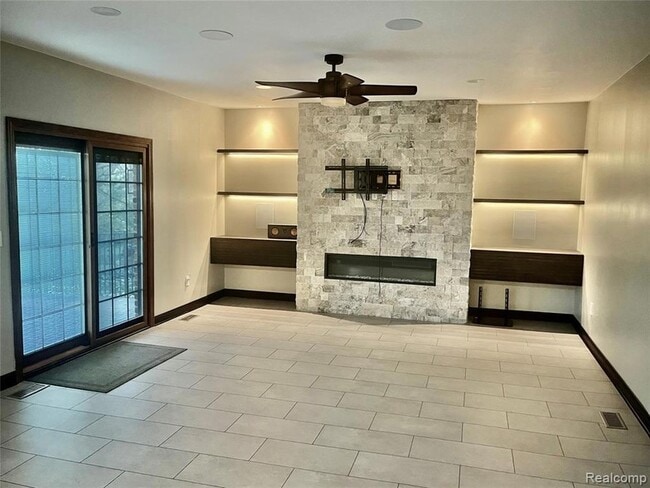 Photo - 5160 Orchard Crest