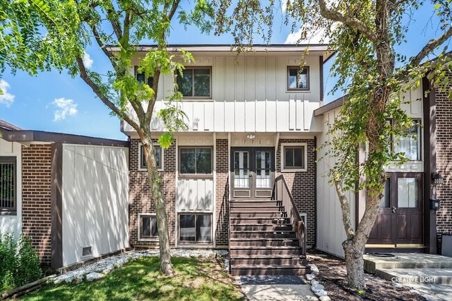 Building Photo - 772 Circle Dr