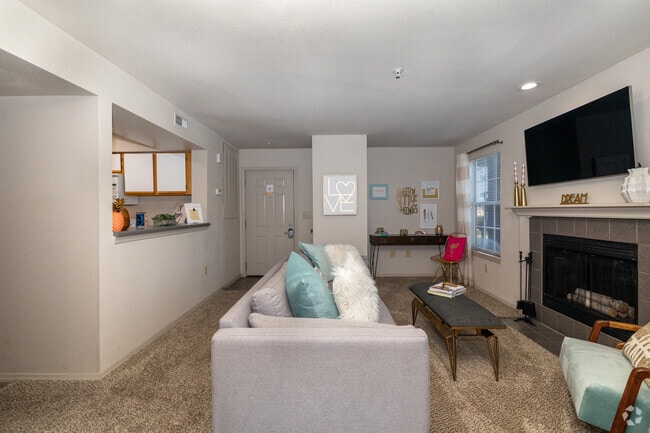 2BR, 2BA - 978SF - Family Room - Crown Chase Apts