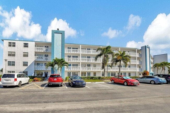 Building Photo - 2044 Exeter C