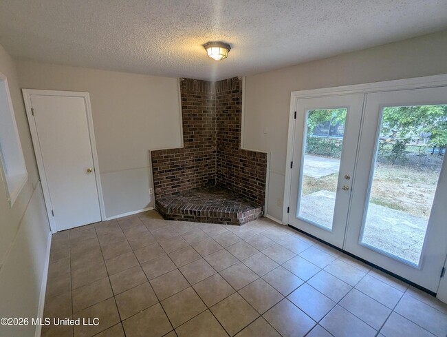 Photo - 6565 Hermitage Rd