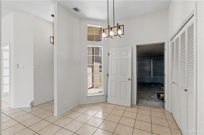 Photo - 1715 Marigold St
