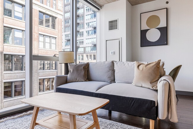 Building Photo - 601 W Jackson Blvd Unit FL10-ID1309