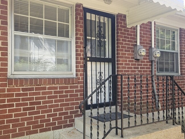 Photo - 2502 Woodlawn Dr