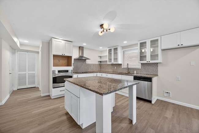 Photo - 108 Dupont Cir