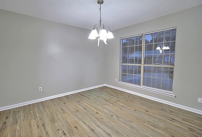 Photo - 705 Edgewood Ct