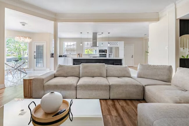 Building Photo - 20114 Pinehurst Trail Dr Unit SI ID1620959P