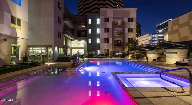 Building Photo - 200 E Thomas Rd Unit 2