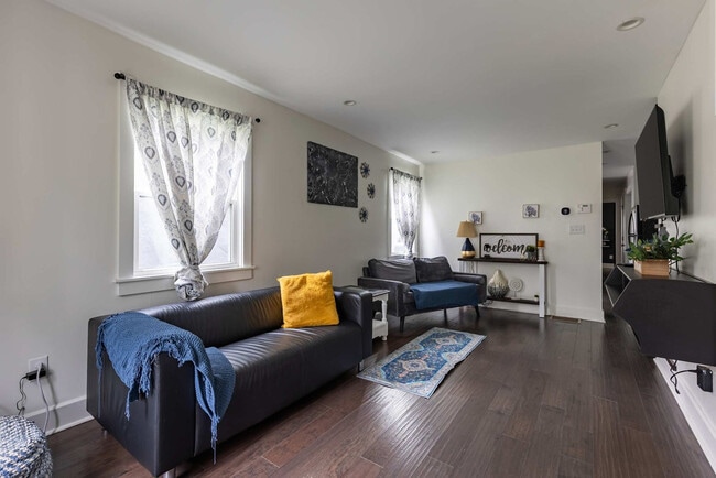 Building Photo - 3203 Sutherland Ave Unit ID1310761P