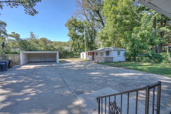 Photo - 1827 Middle Tennessee Blvd