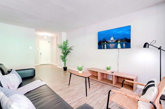 Building Photo - 2111 Richmond Hwy Unit FL9-ID1022406P