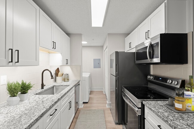 Building Photo - The Pointe at Stockbridge