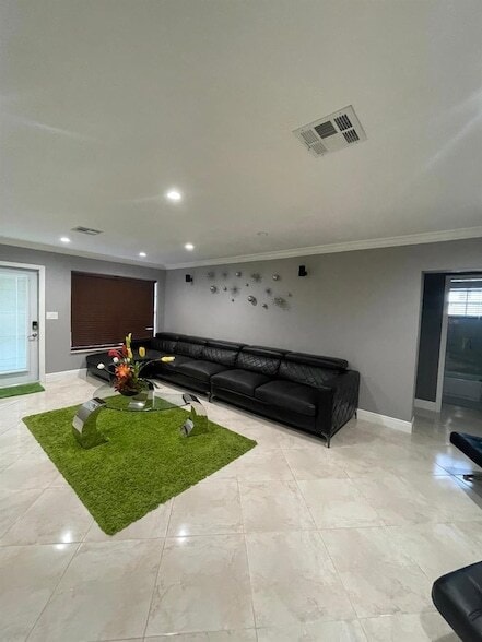 Photo - 584 Vossler Ave