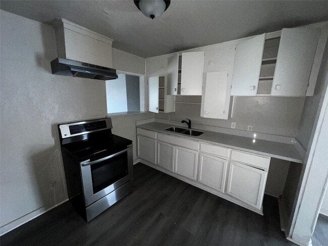 Photo - 5401 Doolittle Blvd