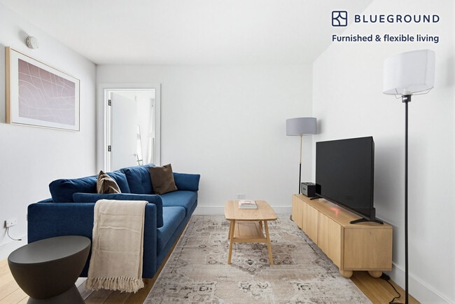 Building Photo - 230 E 44th St Unit FL4-ID2068