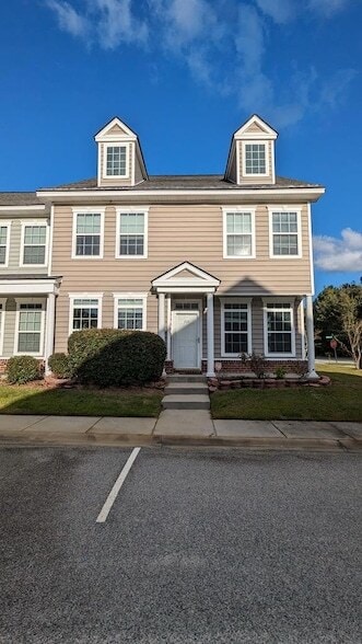 Building Photo - 827 Terrell Dr