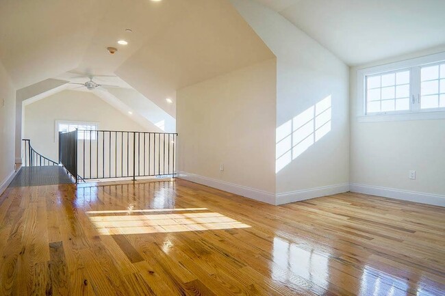 Photo - 40 Cedar Swamp Rd Unit 1001