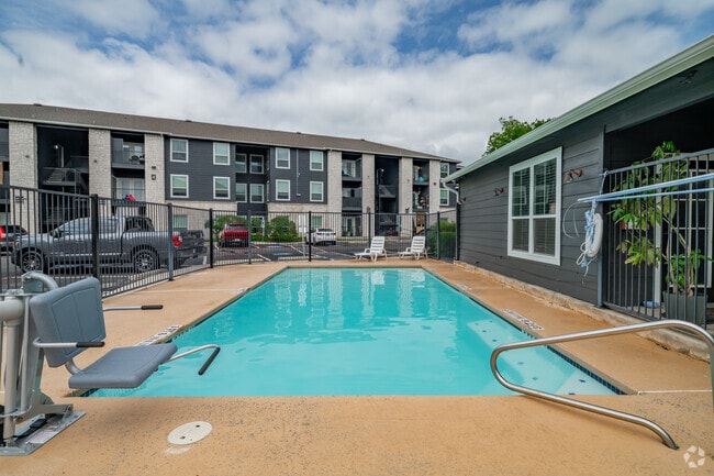 Swimming Pool - Trails at River Road (Boerne Creekside)