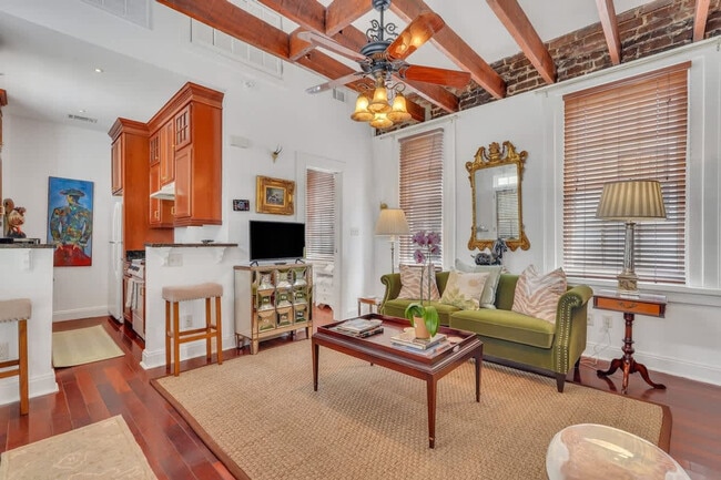 Building Photo - 9 W Gordon Ln Unit ID1244814P