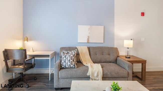 Building Photo - 5885 Lakehurst Dr Unit 2411