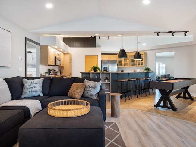 Photo - 6 Clinton Ct N Unit ID1261622P