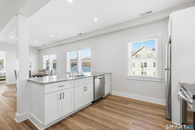 Photo - 82 Wall St Unit 200