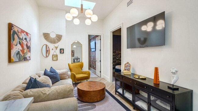 Building Photo - 604 Baronne St Unit ID1267112P