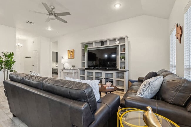 Building Photo - 1025 Monte Verde Dr Unit ID1324865P