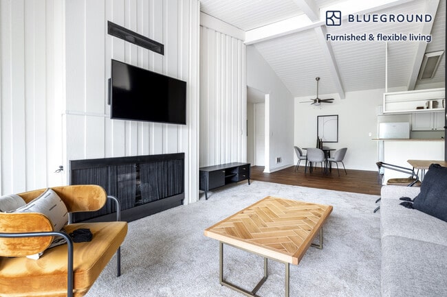 Photo - 6150 Canterbury Dr Unit SI FL3-ID328