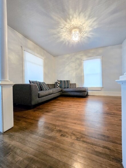 Photo - 481 Division St